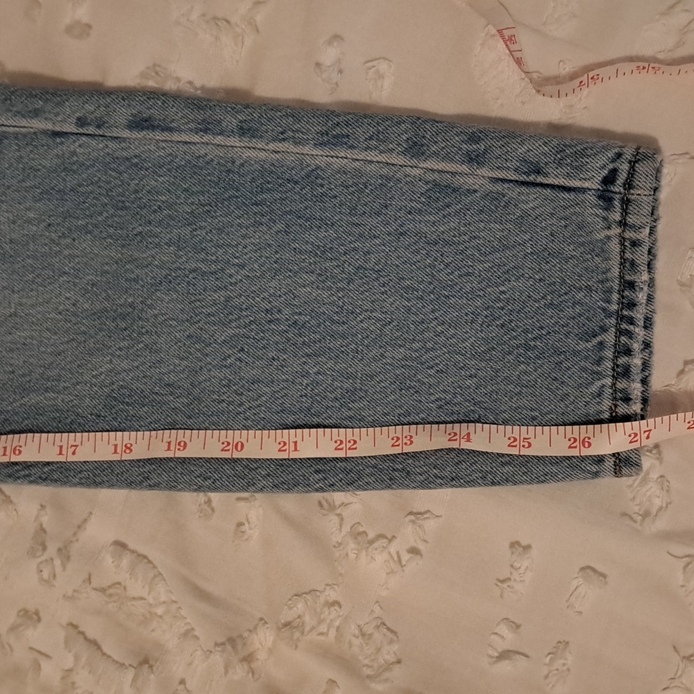 High Rise Levi's Demin - Picture 7 of 8